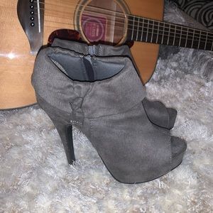 Open toe cuties! High heels  size 6 faux suede
